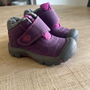 Girls toddler size 11 KEEN boot . Worn once. Pink and purple with grey soles.